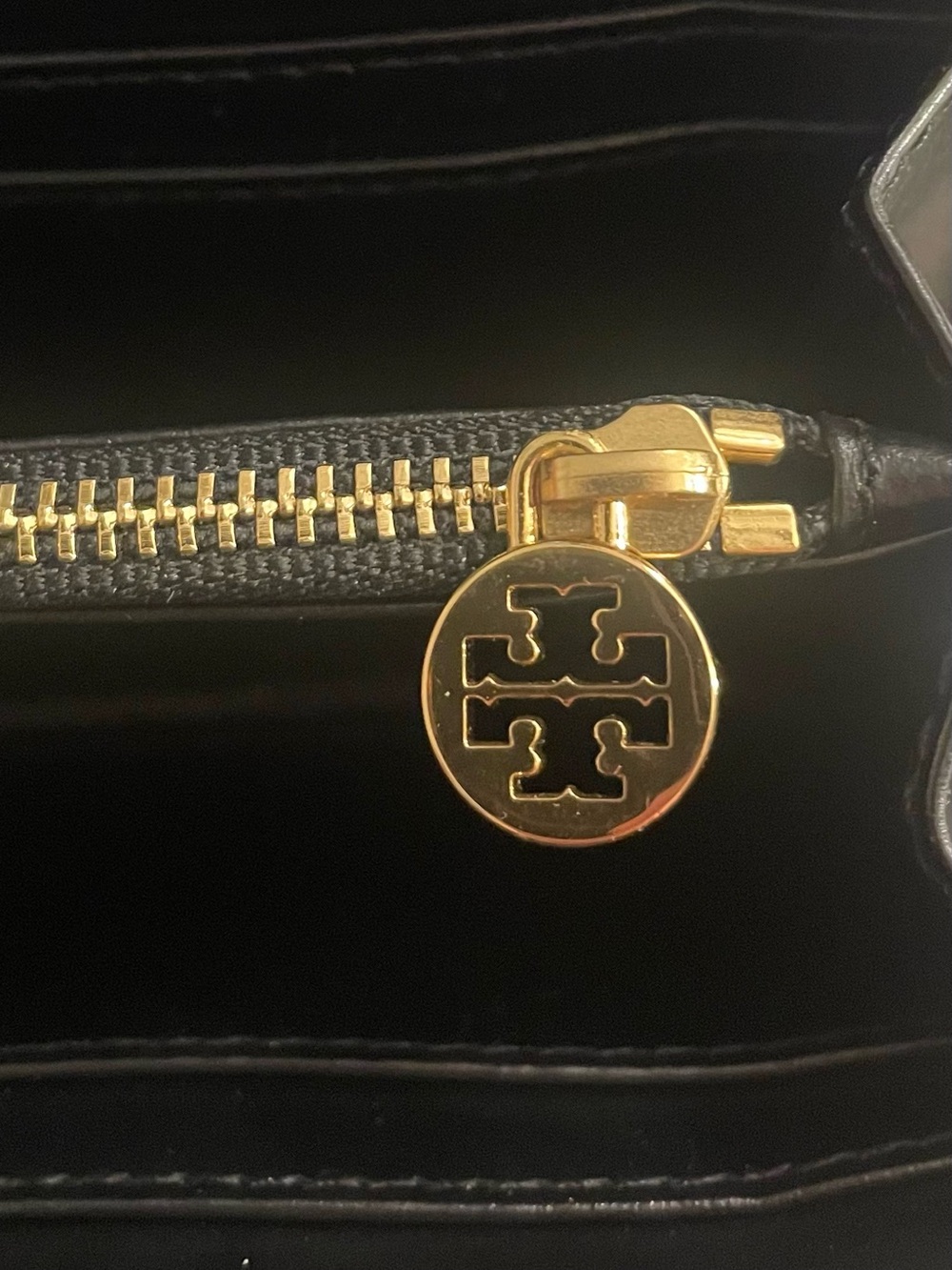 Tory Burch Embossed Patent Leather Wallet in Black - Picture 13 of 15